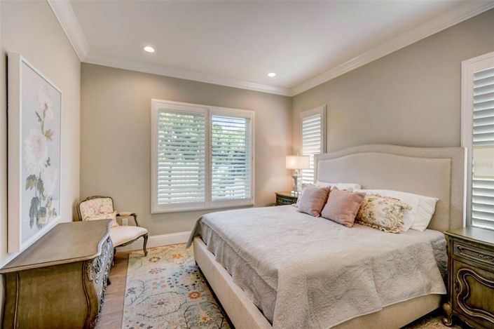 Image No.38-5 Bed Property for sale