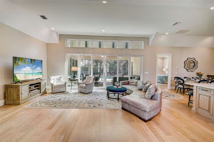 Image No.4-5 Bed Property for sale