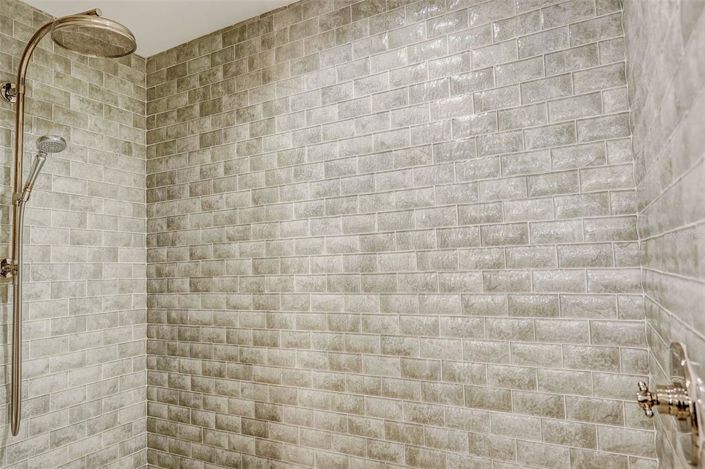 Image No.46-5 Bed Property for sale