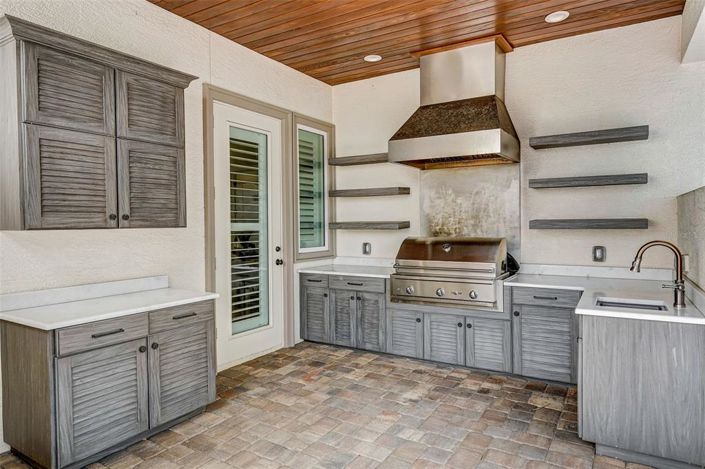 Image No.56-5 Bed Property for sale