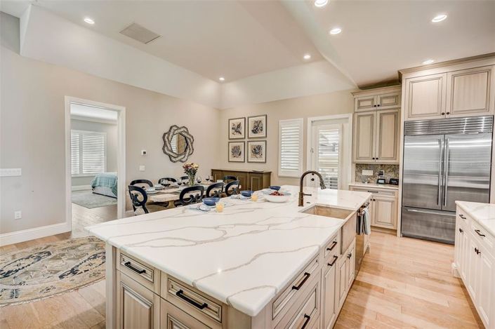 Image No.8-5 Bed Property for sale