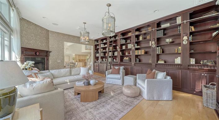 Image No.20-4 Bed Property for sale