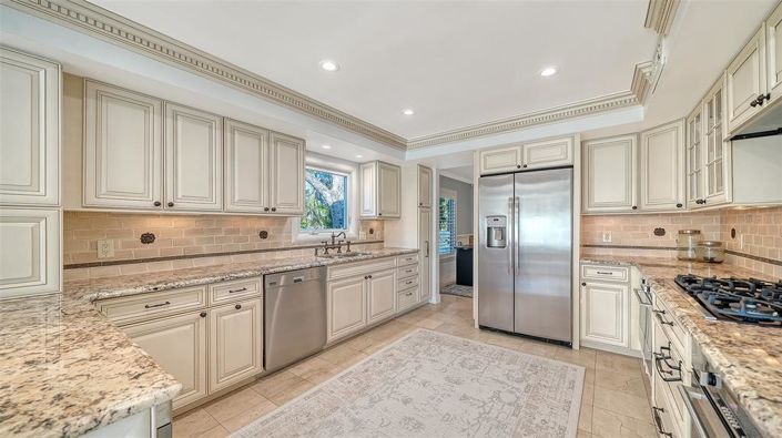 Image No.28-4 Bed Property for sale