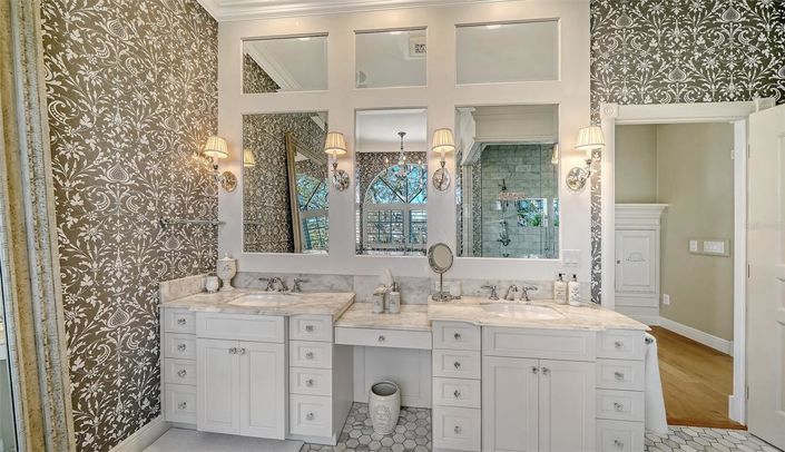 Image No.43-4 Bed Property for sale