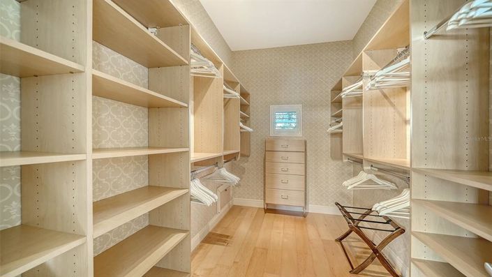 Image No.45-4 Bed Property for sale