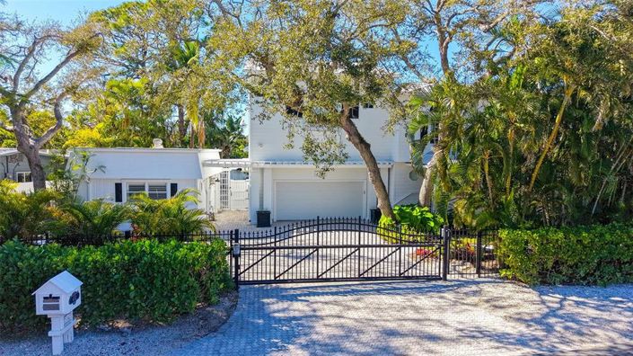 Image No.5-4 Bed Property for sale