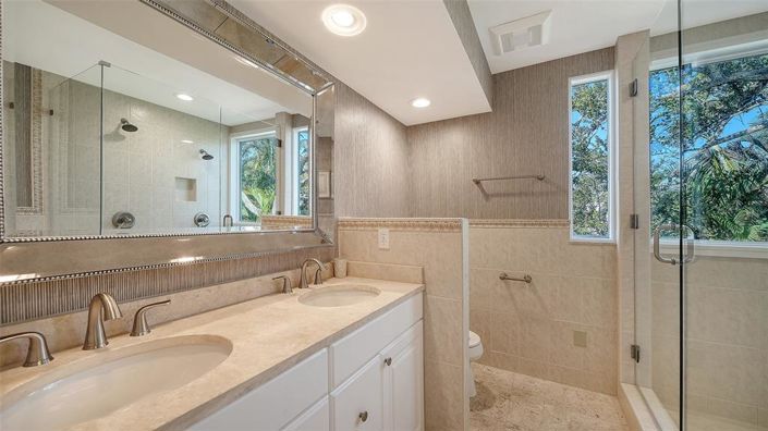 Image No.55-4 Bed Property for sale