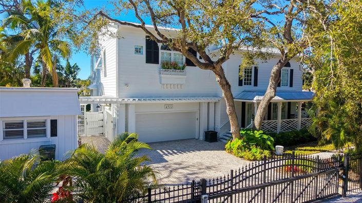 Image No.6-4 Bed Property for sale