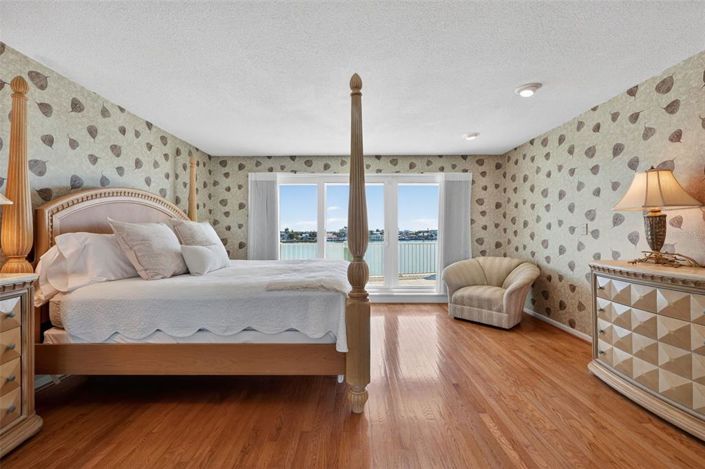 Image No.28-3 Bed Property for sale