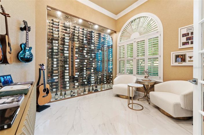 Image No.12-5 Bed Property for sale