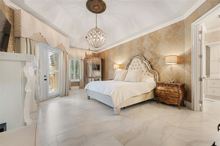 Image No.15-5 Bed Property for sale