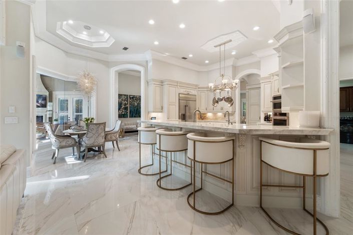 Image No.22-5 Bed Property for sale