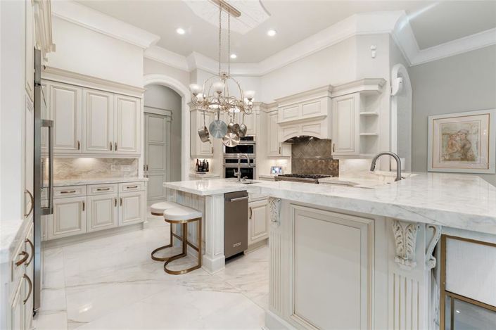 Image No.23-5 Bed Property for sale