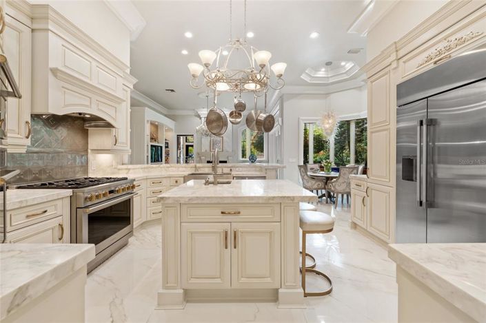 Image No.24-5 Bed Property for sale