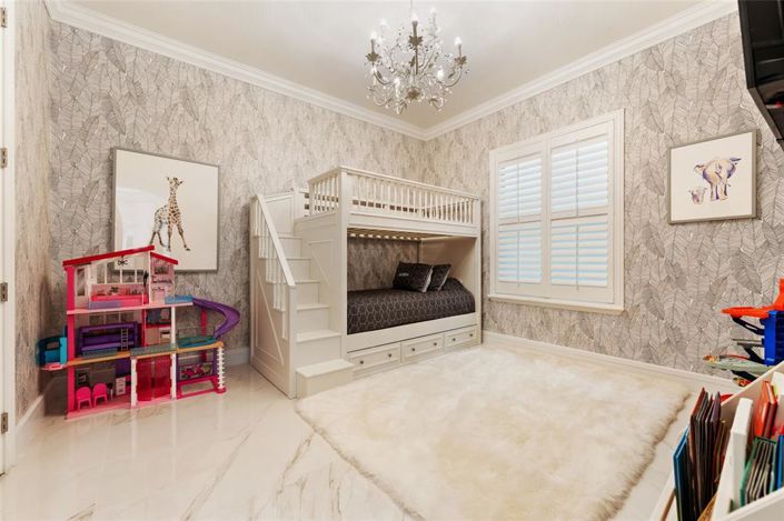 Image No.38-5 Bed Property for sale