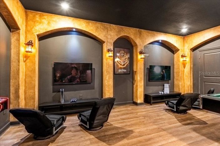 Image No.11-9 Bed Property for sale