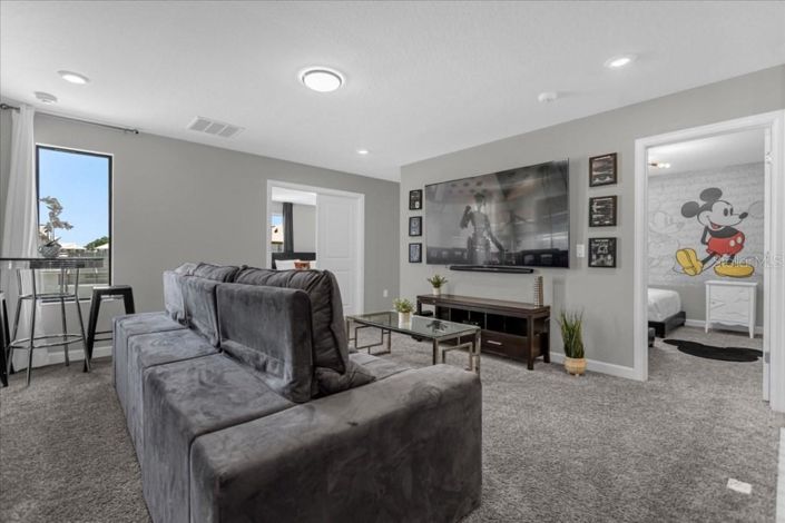 Image No.12-9 Bed Property for sale