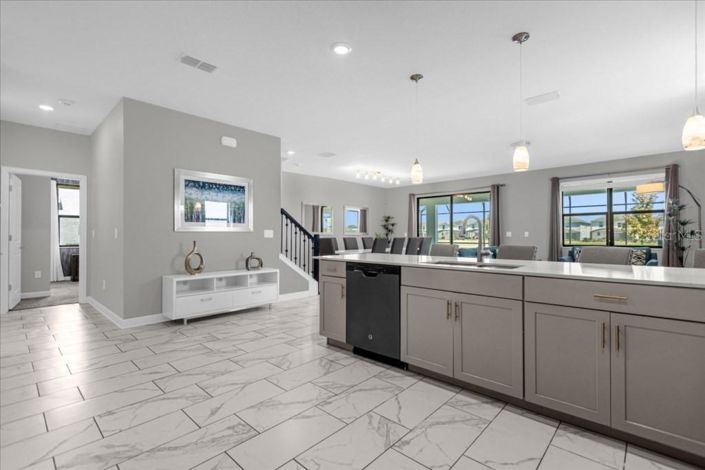 Image No.8-9 Bed Property for sale