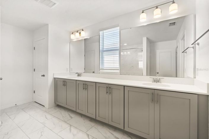 Image No.11-5 Bed Property for sale