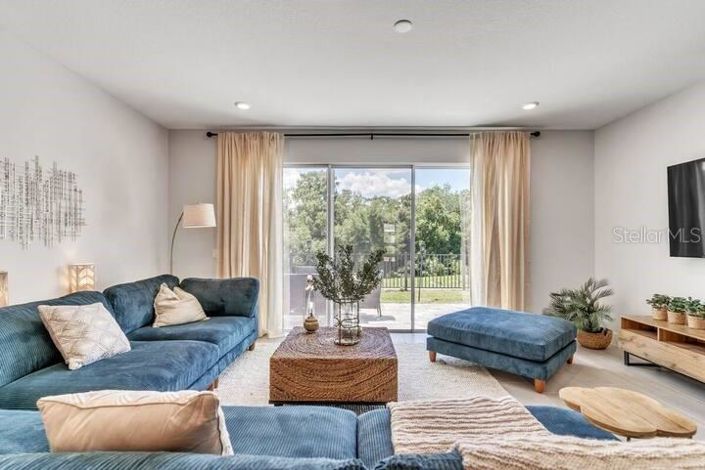 Image No.12-3 Bed Townhouse for sale