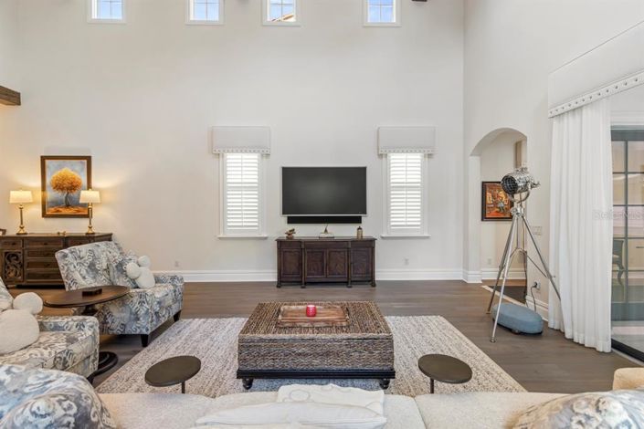 Image No.19-4 Bed Property for sale