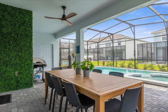 Image No.20-7 Bed Property for sale