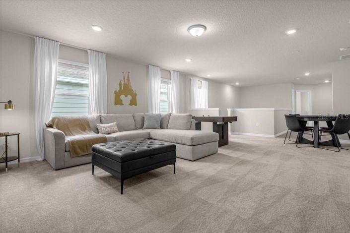 Image No.9-7 Bed Property for sale