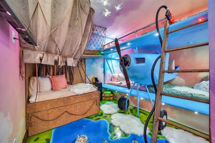 Image No.12-10 Bed Property for sale