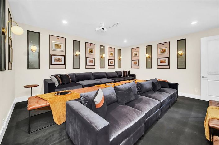 Image No.43-10 Bed Property for sale