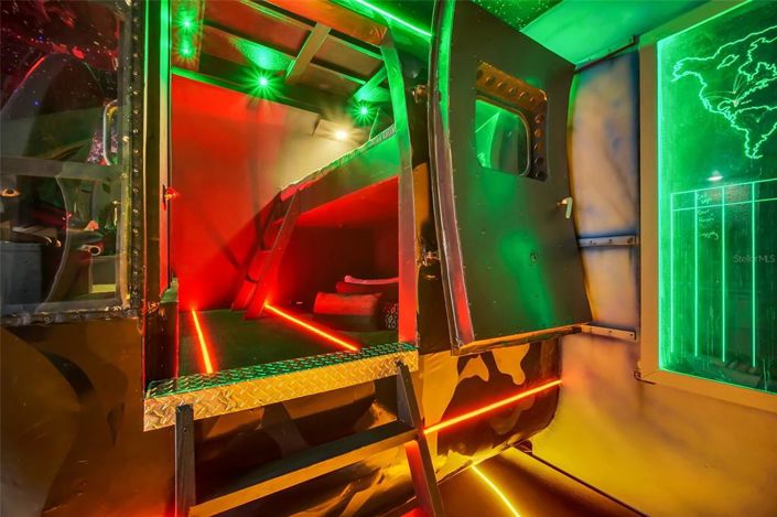 Image No.8-10 Bed Property for sale