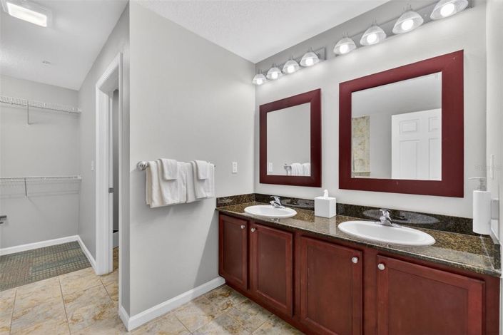 Image No.27-3 Bed Property for sale