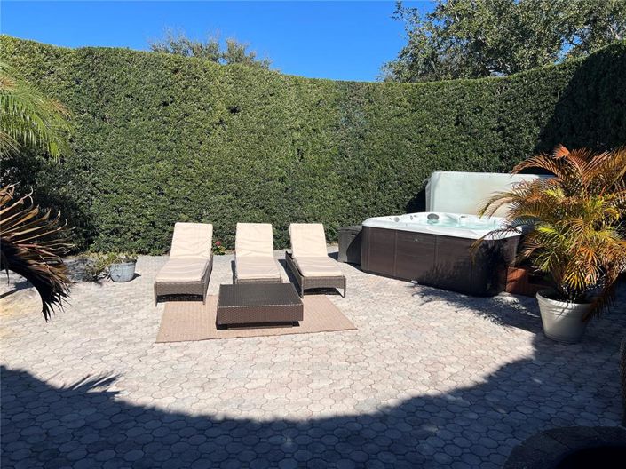 Image No.37-5 Bed Property for sale