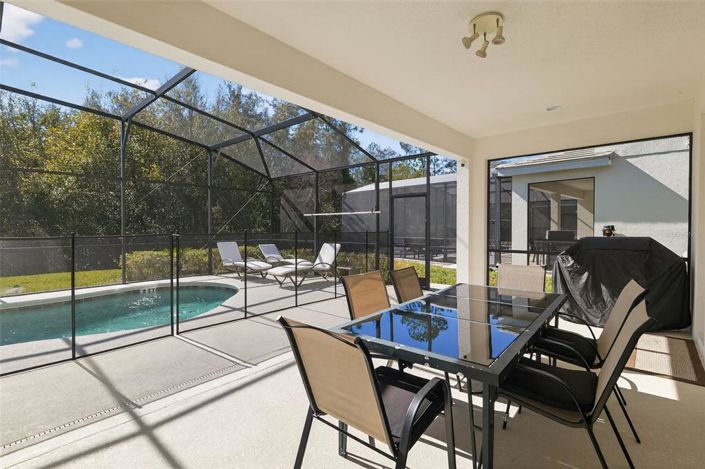 Image No.12-6 Bed Property for sale