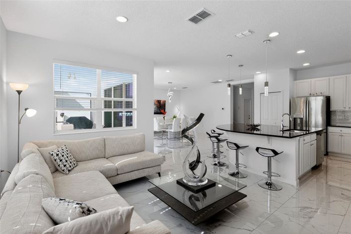 Image No.2-6 Bed Property for sale