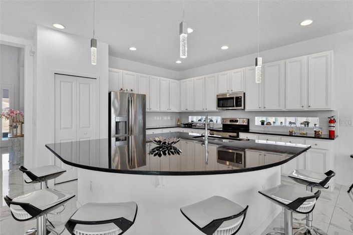 Image No.3-6 Bed Property for sale