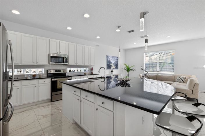 Image No.7-6 Bed Property for sale