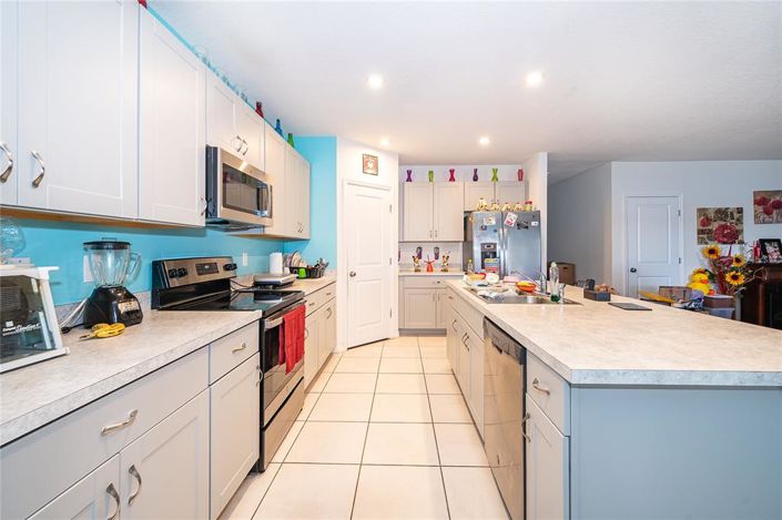 Image No.10-6 Bed Property for sale