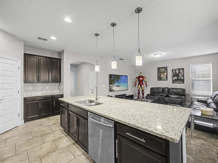 Image No.8-4 Bed Property for sale