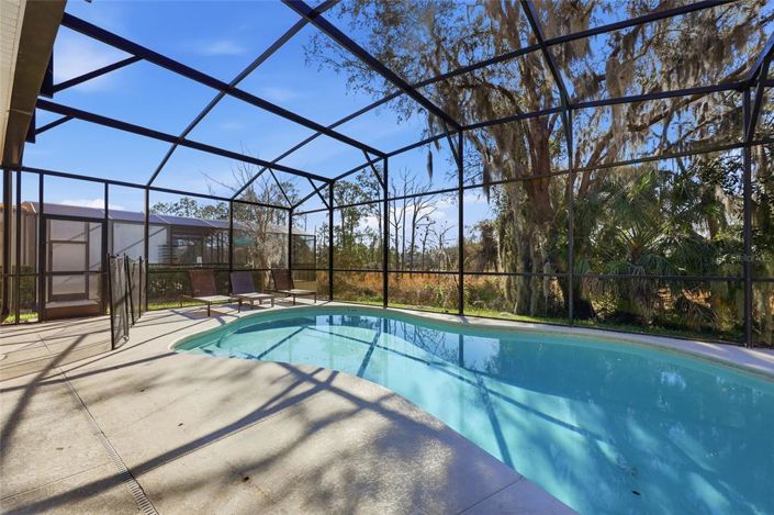 Image No.17-9 Bed Property for sale