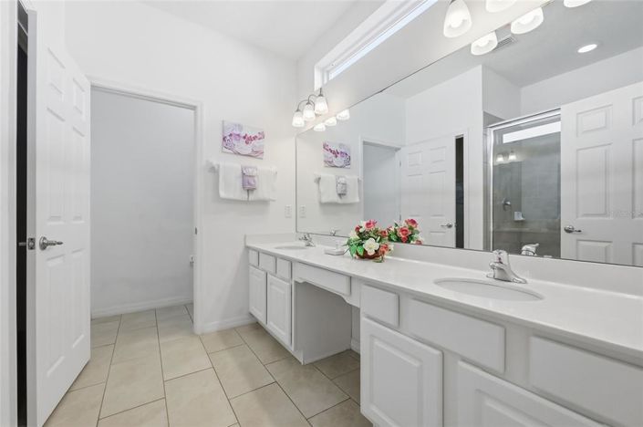 Image No.33-9 Bed Property for sale