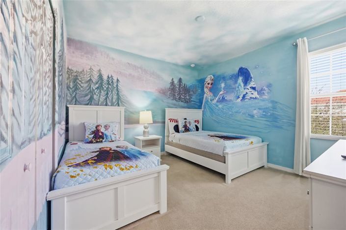 Image No.6-9 Bed Property for sale