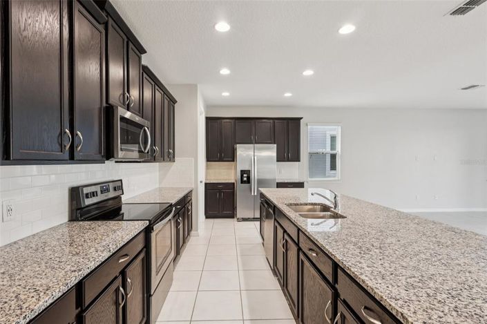 Image No.11-9 Bed Property for sale