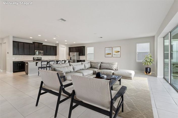 Image No.8-9 Bed Property for sale