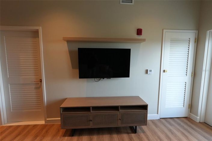 Image No.40-1 Bed Property for sale