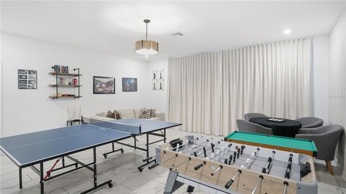 Image No.12-6 Bed Property for sale