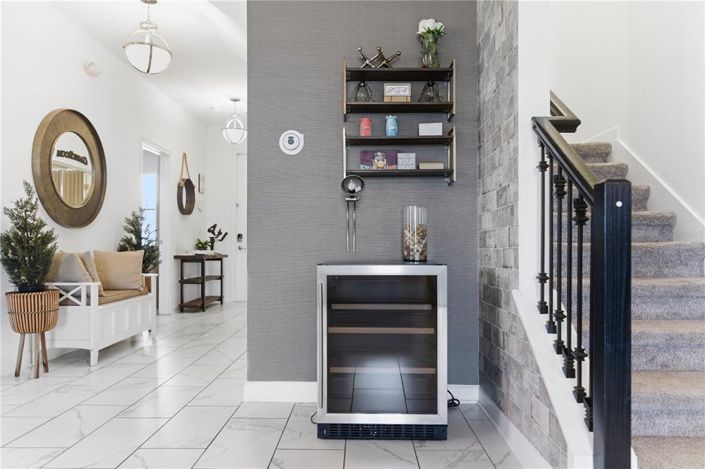 Image No.24-6 Bed Property for sale