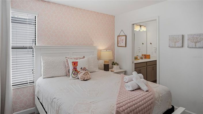 Image No.40-6 Bed Property for sale