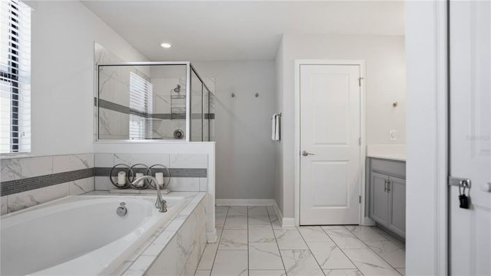 Image No.53-6 Bed Property for sale