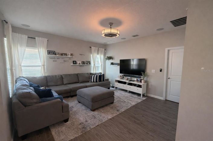 Image No.8-4 Bed Property for sale