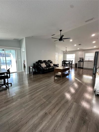 Image No.14-4 Bed Property for sale